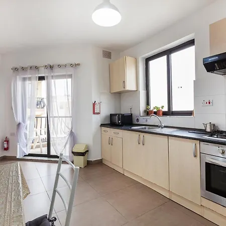 Corner View Apartment *