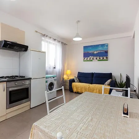 Corner View Apartment *