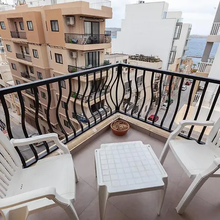 Corner View Apartment St. Paul's Bay
