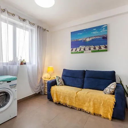 Corner View Apartment