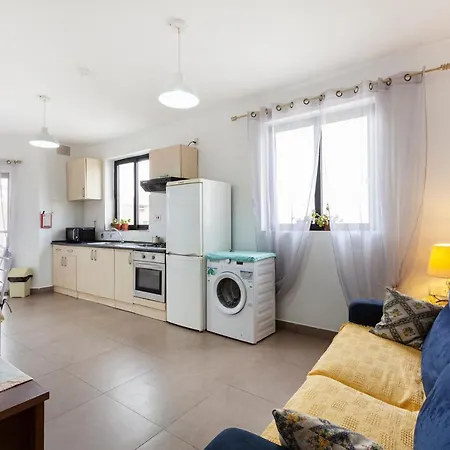 Corner View Apartment *