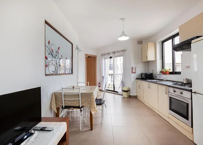 Corner View Apartment St. Paul's Bay