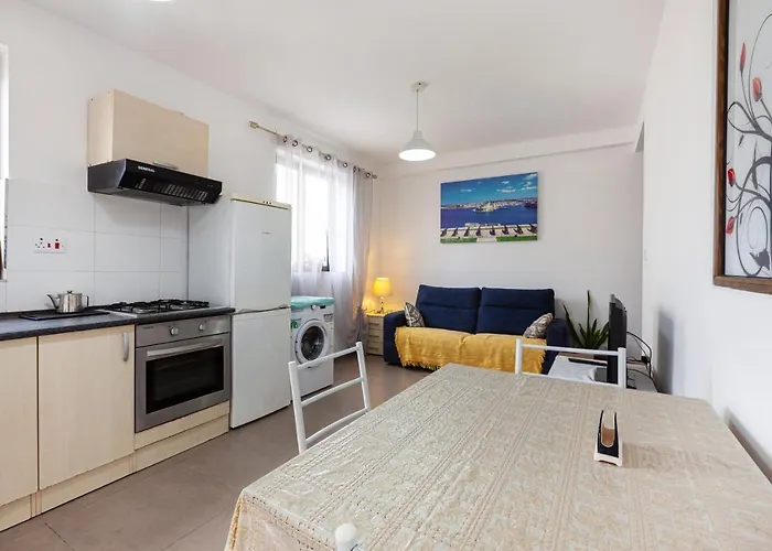 Corner View Apartment *