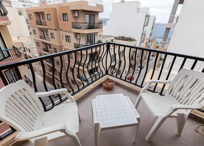 Corner View Apartment St. Paul's Bay