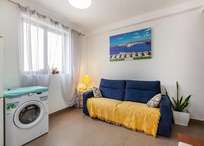 Corner View Apartment